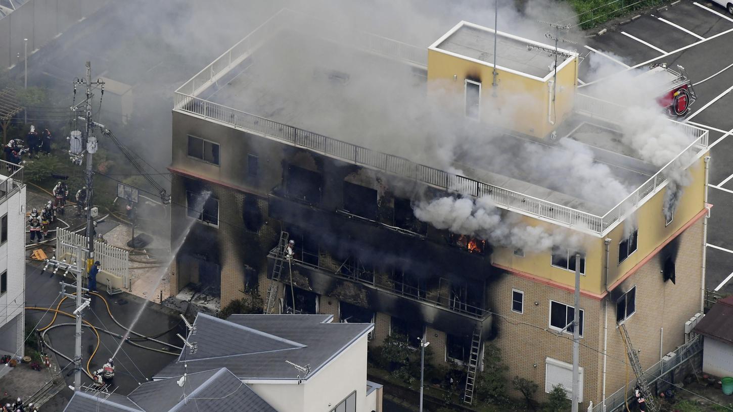 Bei mutmaßlicher Brandstiftung in einem Animationsstudio in Kyoto sind mehrere Menschen verletzt worden.