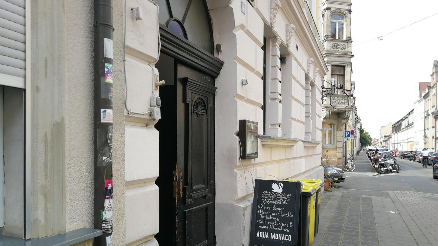 Ein Schild verrät schon, was kommt: Hier soll ein weiterer Hempels Burger Laden entstehen.