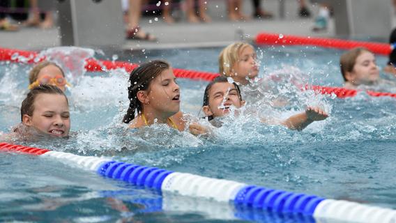 Schwimmen, Radeln, Laufen beim 31. Erlanger Schülertriathlon