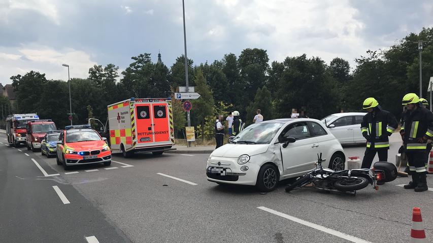 Schwerer Motorradunfall in Roth zwischen Freibad und Supermarkt-Parkplatz