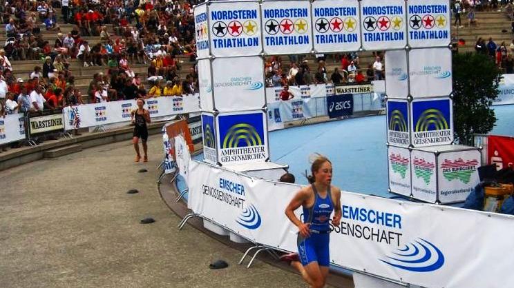 Ebenfalls unter den Siegern: Kristin Liepold, die damals noch unter ihrem Mädchennamen Möller gestartet war. Sie hat mittlerweile vier Ironman-Rennen gewonnen und sich 2019 erneut für Hawaii qualifiziert. Zum 30. Erlanger Triathlon kehrte sich auch hier auf die Mitteldistanz zurück.