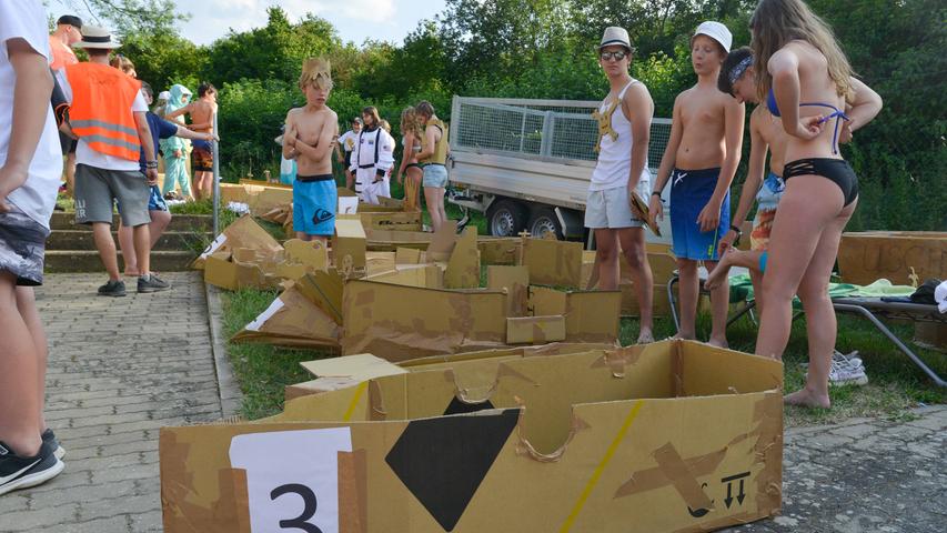 Boote aus Pappkarton und Gaffa-Tape: Ein spritziges Vergnügen in Thalmässing