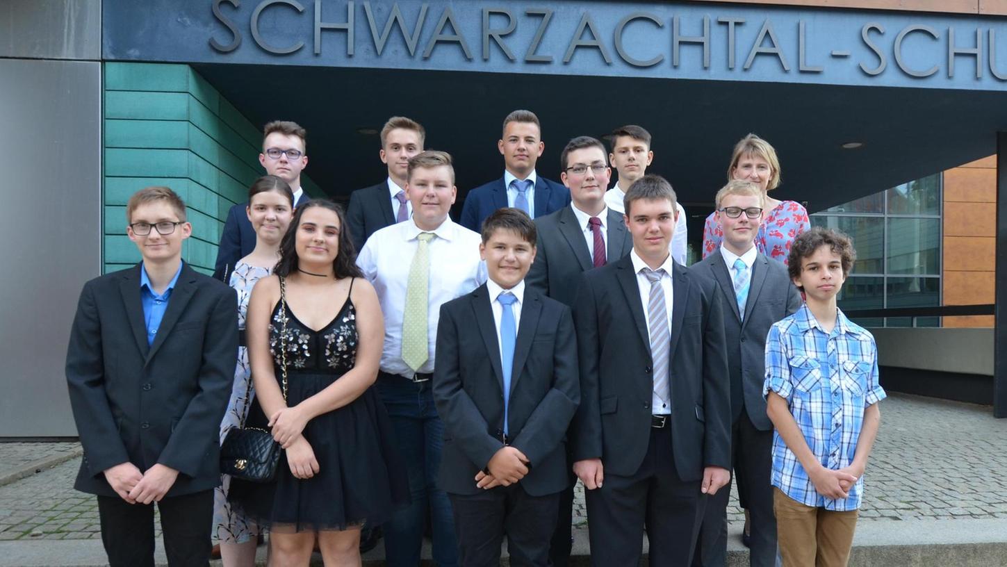 13 Schüler der Schwarzachtal-Schule in Berg bekamen ihre Abschlusszeugnisse 