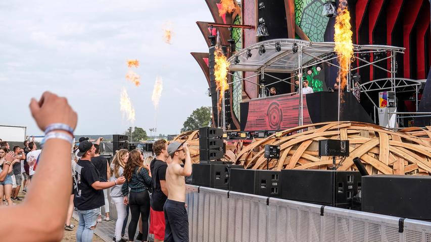 Sommerparty unter freiem Himmel: Elektro-Fans feiern beim Open Beatz 2019