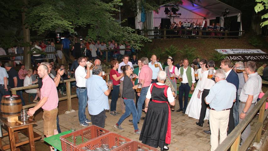 Polit-Prominenz und Bier: Pretzfelder Kirschfest hat begonnen