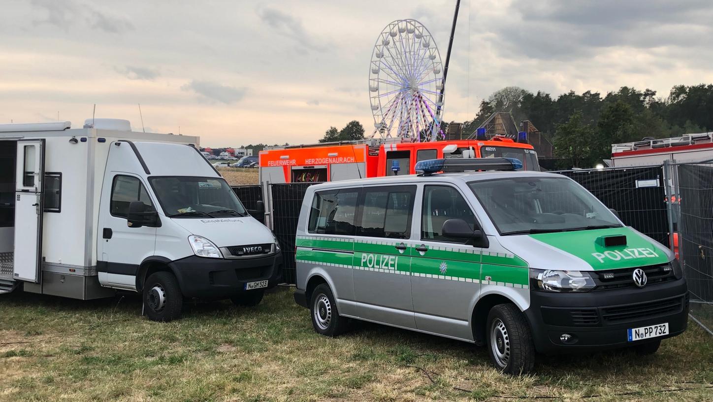 Am Samstagabend stürzte ein Festivalbesucher des Open Beatz aus der Gondel des fahrenden Riesenrads. Er starb in der Nacht zum Sonntag im Krankenhaus.