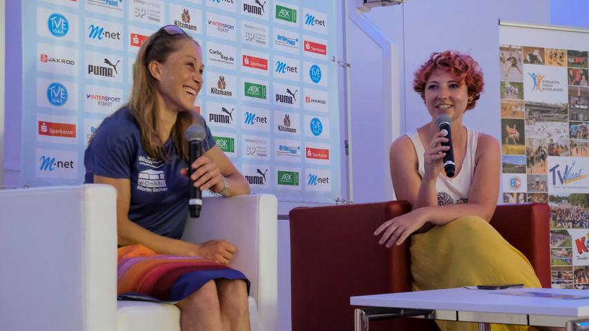Im Talk stellte sie sich den Fragen der Moderatorin Katharina Tontsch. Die Sportredakteurin der Erlanger Nachrichten berichtet seit vielen Jahren vom Erlanger Triathlon.