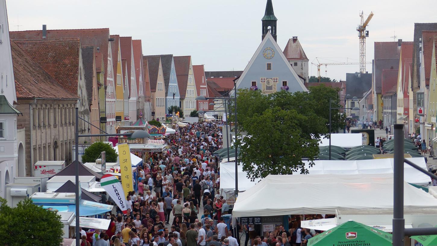 Ein Stadttorfest mit Traum-Sommerwetter: Viele Freystädter und viele Gäste aus der Region ließen sich treiben, genossen Musik und die kulinarischen Angebote und das Freystädter Flair.