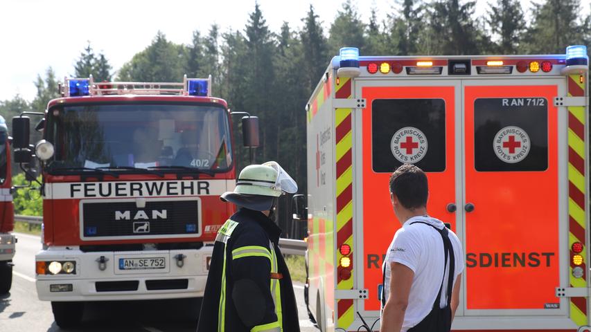 B14 bei Heilsbronn: 23-jähriger Biker bei Überholmanöver schwer verletzt
