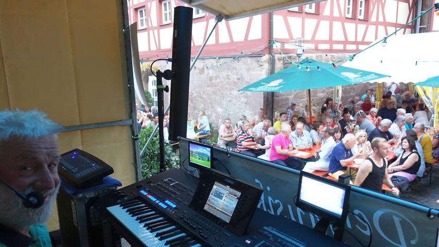 "Der Musikus" sorgte im Radlerhof für Stimmung.