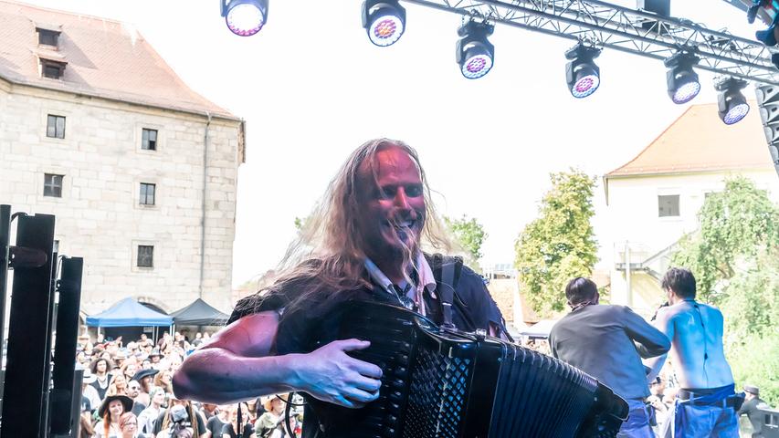 Schlosshof-Festival: Verwegene Gestalten und jede Menge gute Laune