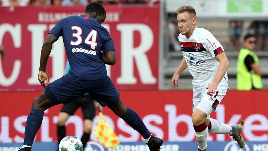 Federico Palacios hingegen entschied sich dafür, fest den 1. FC Nürnberg zu verlassen. In den ersten Ligapartien spielte der Deutsch-Spanier kaum eine Rolle, beim Jahn aus Regensburg, dem er sich bis 2022 anschloss, soll sich das ändern.