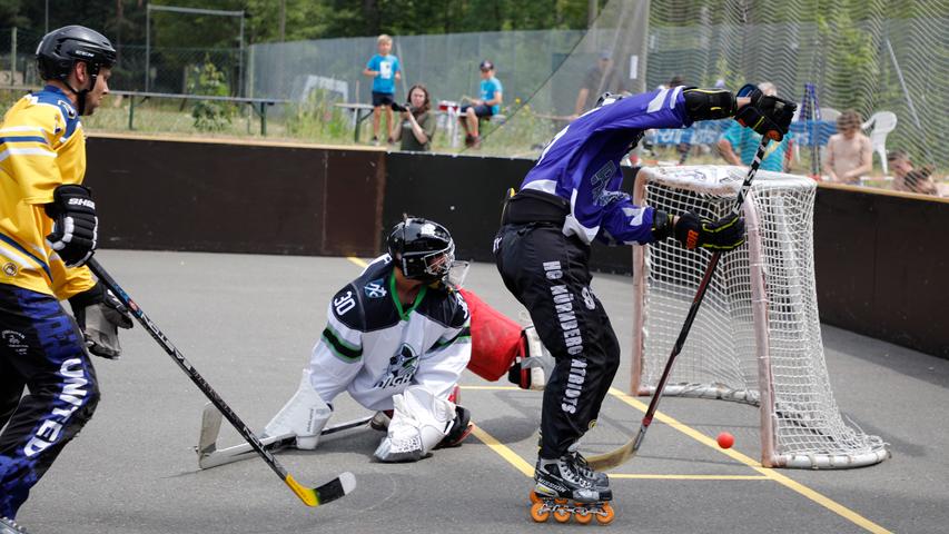 Spaß auf Rollen: Großes Skaterhockey-Turnier bei der HGN