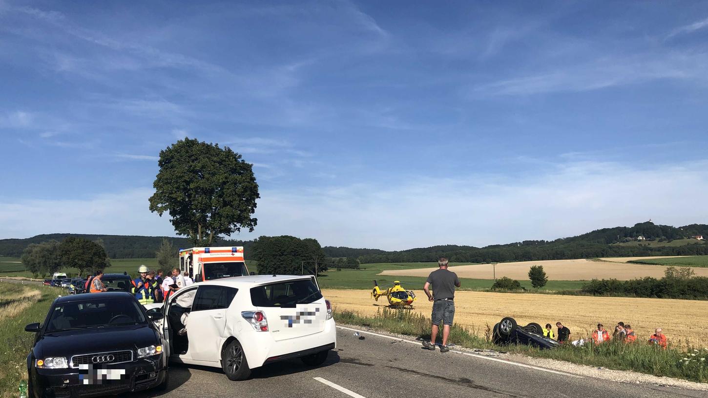 Drei Autos waren in einen Verkehrsunfall zwischen Ostheim und Westheim beteiligt.