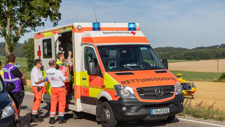 Rettungshubschrauber im Einsatz: Unfall mit drei Fahrzeugen bei Westheim