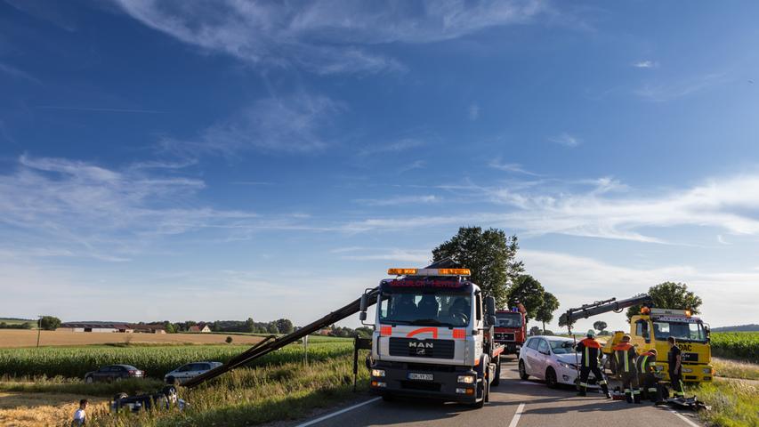 Rettungshubschrauber im Einsatz: Unfall mit drei Fahrzeugen bei Westheim