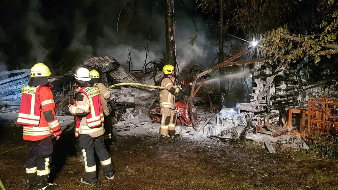 Bammersdorf: Gartenhaus in Flammen