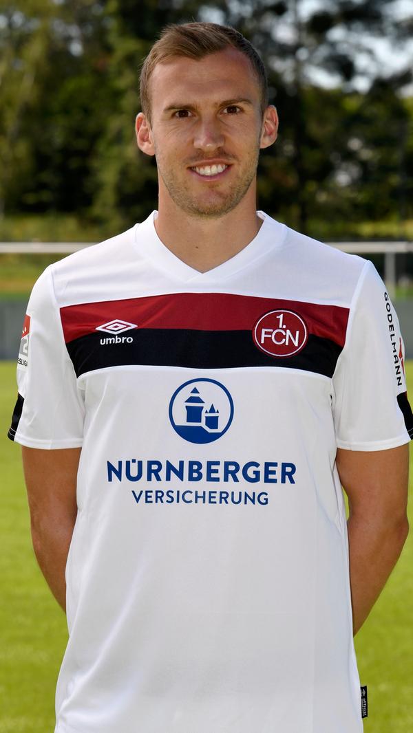 Auf mickrige 47 Pflichtspielminuten hatte es Lukas Jäger (25) in zwei Jahren beim Club gebracht, der rustikale Abräumer galt deshalb als logischer Streichkandidat. Doch unter Landsmann Canadi, der den Musterprofi schon einst in Altach zu schätzen wusste, kämpfte sich Jäger ins Team – und durfte nun gegen Paris sogar Weltmeister Mbappé umgrätschen.
