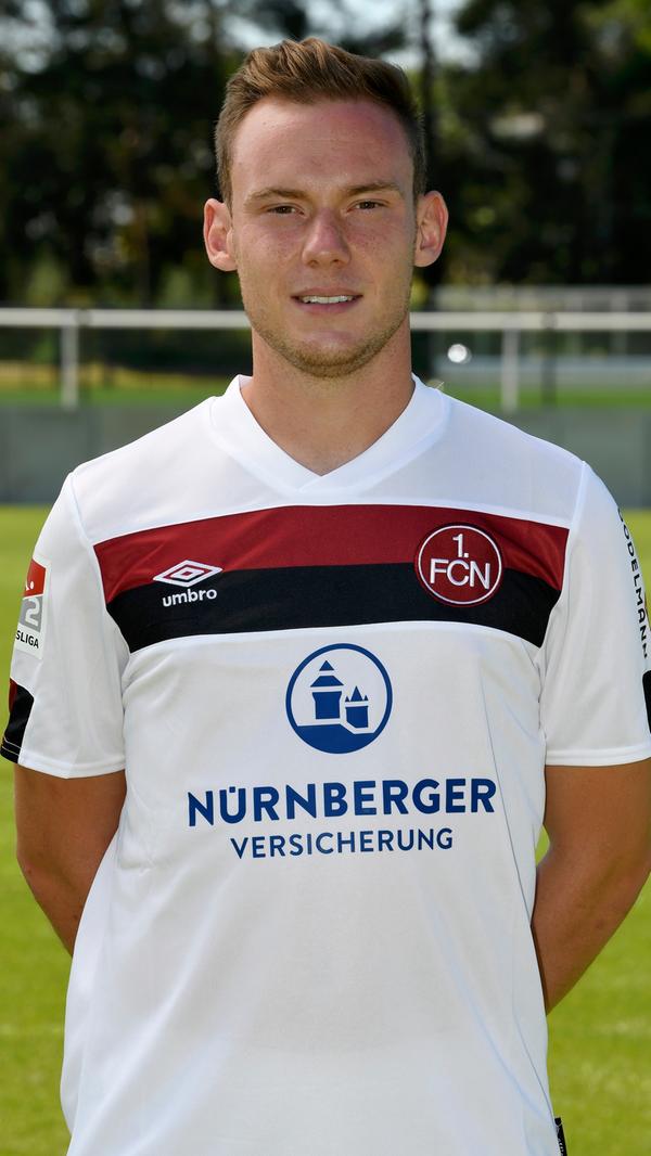 Mit Federico Palacios (24) hat man in Nürnberg einen Spieler, der hoch veranlagt ist, dies aber (viel) zu selten auf den Platz bekommt. Ahnen was ihn ihm steckt konnten die Club-Fans zuletzt bei seinem Auftritt in der zweiten Halbzeit gegen Paris - der womöglich seinen Verbleib beim FCN gesichert hat.