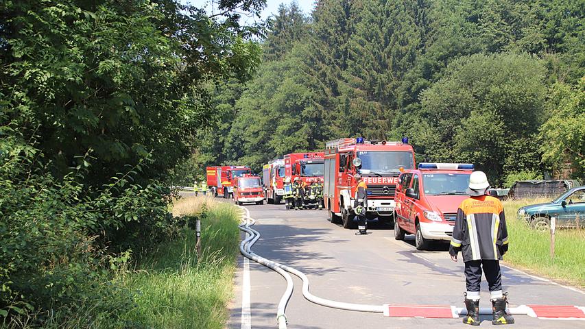 Rinder sterben in Flammen: Stall brennt in der Oberpfalz komplett aus