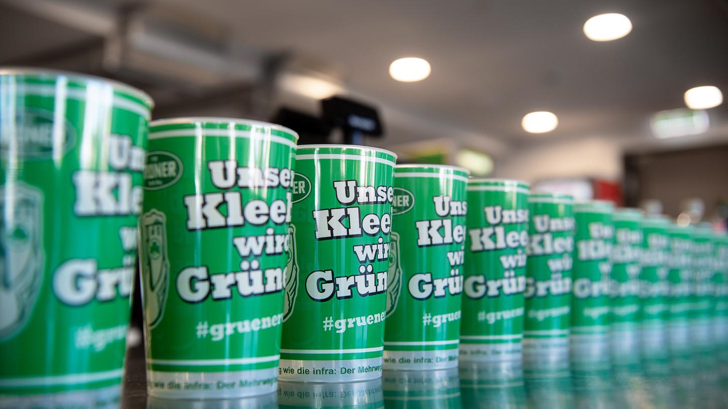 "Unser Kleeblatt wird Grüner": Unter diesem Motto steht der Becherwechsel beim Kleeblatt.