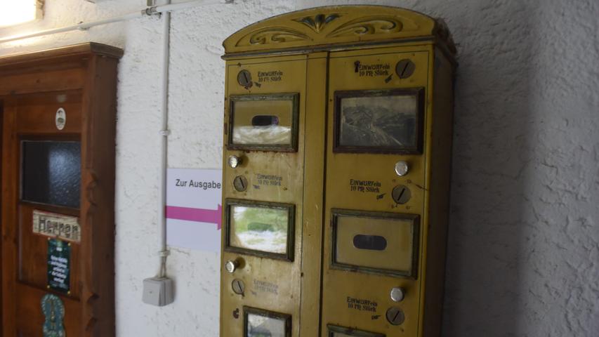 Leider nicht mehr im Betrieb: Der historische Postkarten-Automat.