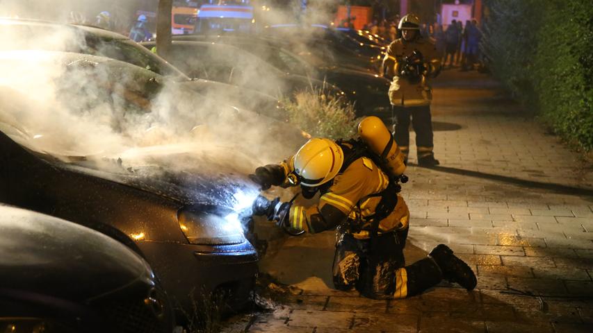 Einsatz in Hof: Auto geht in Flammen auf