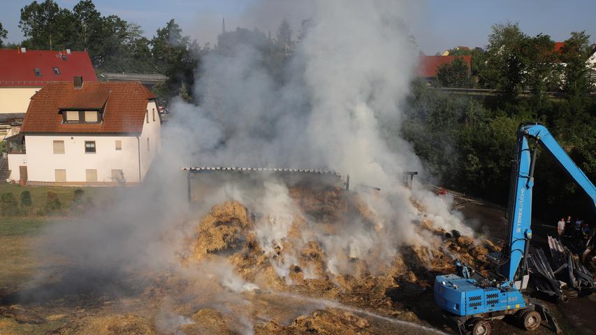 100.000 Euro Schaden: Fränkische Scheune geht in Flammen auf