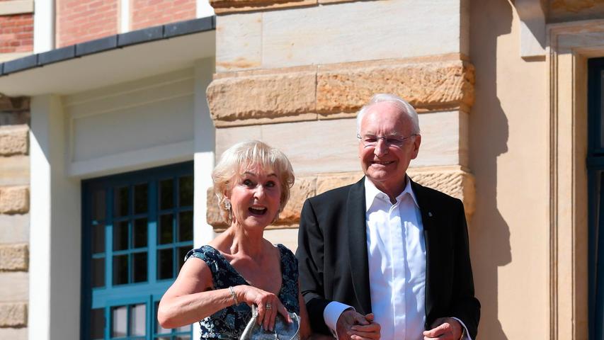 Der einstige Minsterpräsident Bayerns, Edmund Stoiber (CSU), und seine Frau Karin lassen sich das Richard-Wagner-Spektakel nicht entgehen.