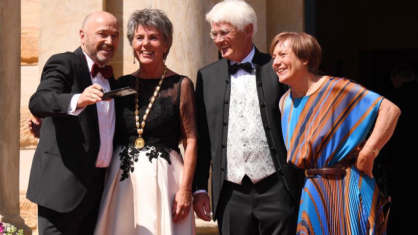 Heiß und schick: So war das Promi-Schaulaufen bei den Bayreuther Festspielen