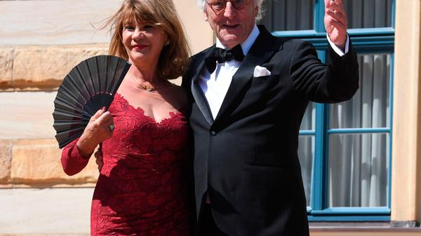 Der Schauspieler Günther Maria Halmer und seine Frau Claudi haben sich ebenfalls auf den Weg nach Bayreuth gemacht, um der Premiere der Richard-Wagner-Festspiele beizuwohnen.