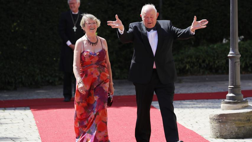 Noch ein ehemaliger Bayerische Ministerpräsident: Günter Beckstein (CSU) erscheint mit seiner Frau Marga zur Eröffnung der Richard-Wagner-Festspiele.