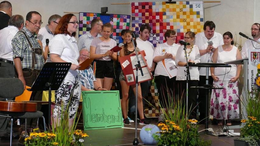 Barbara Stamm gratuliert der Lebenshilfe in Weißenburg