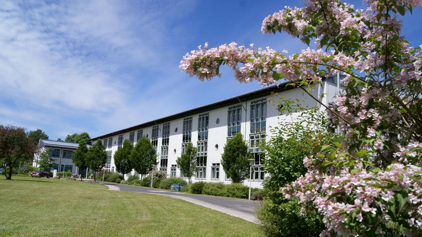 Die Sankt Johannes-Klinik in Auerbach ist Teil des Kommunalunternehmens des oberpfälzischen Landkreises Amberg-Sulzbach. Schwerpunkte sind Innere Medizin sowie Akutgeriatrie mit geriatischer Reha.