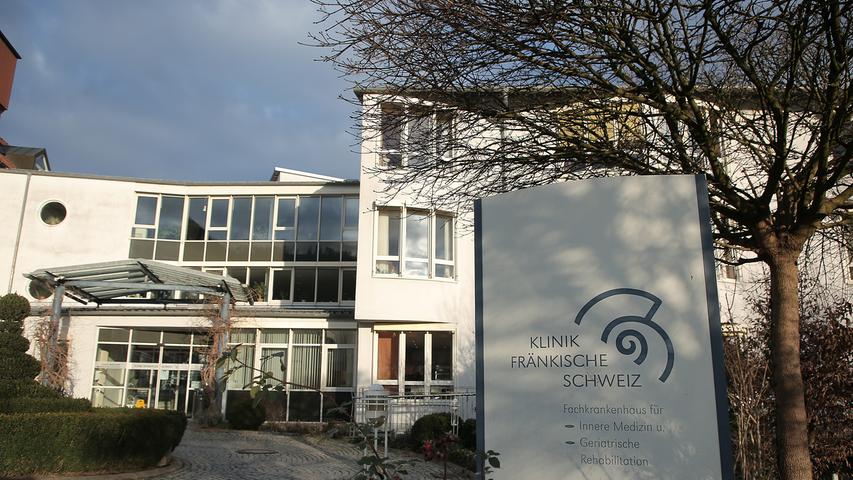 Das Klinikum Forchheim verfügt über einen Standort in Ebermannstadt. Dort widmen sich die Mitarbeiter zwei Bereichen, nämlich der Inneren Medizin mit Akutgeriatrie, psychosomatischer Medizin samt Psychotherapie sowie der geriatrische Rehabilitation.