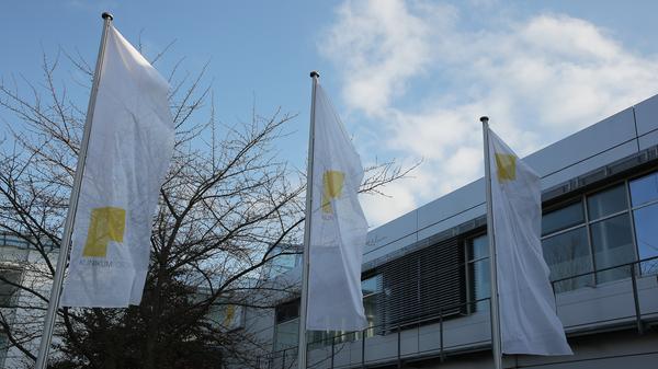 Als größeres Haus verfügt das Klinikum Forchheim-Fränkische Schweiz über vier Kliniken (Innere Medizin, Allgemeinchirurgie, Orthopädie und Frauenheilkunde). Hinzu kommen mehrere Fachabteilungen wie Plastische und Ästhetische Chirurgie oder Radiologie und Urologie sowie zum Beispiel Adiposidas-Zentrum Oberfranken und etliche Belegabteilungen.