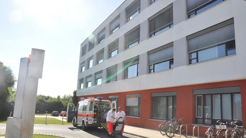 Seit 2006 gehört das Krankenhaus in Lauf, ebenso wie das in Altdorf, zur Krankenhäuser Nürnberger Land GmbH des Nürnberger Klinikums. Ein bauliches Highlight war die Errichtung eines neuen Bettenhauses 2017. Die stellte die größte Investition in der über 50-jährigen Geschichte der Laufer Einrichtung das.