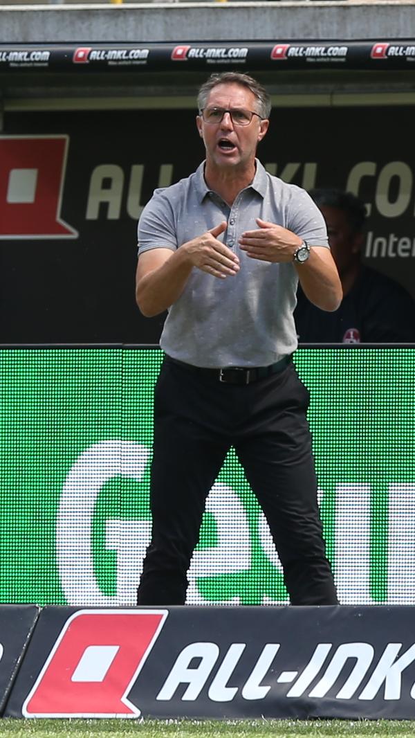 Damir Canadi, der dem Club nach Balleroberung schnelles und direktes Umschaltspiel verordnet hat, kann das nicht gefallen. Erst….