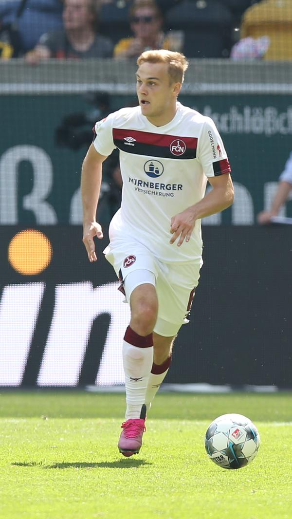 Wirkte phasenweise noch etwas nervös. Schaltete sich auch immer wieder nach vorne ein, leistete sich dabei aber etliche Ballverluste und Fehlpässe, die unter anderem zur Großchance für Kone führten. Note: 4