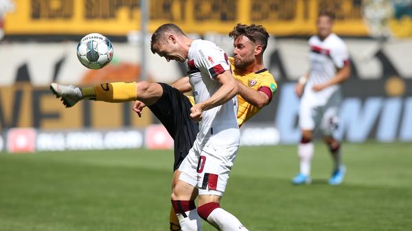 Rannte, kämpfte und fuhr notfalls auch mal rustikal dazwischen, stieß im Spiel mit dem Ball aber an seine natürlichen Grenzen. Als reiner Zerstörer kein Faktor für die Offensivbemühungen. Note: 4