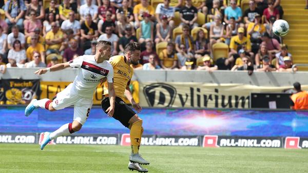 Trat offensiv zunächst wenig in Erscheinung, avancierte dann mit seinem listigen Kopfballtor zum Matchwinner. Technisch stark, mitunter aber noch zu eigensinnig oder überhastet. Note: 3