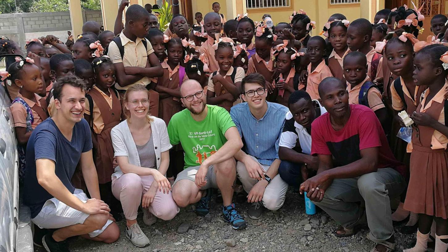 Studierender aus Köstlbach hilft Schülern in Haiti