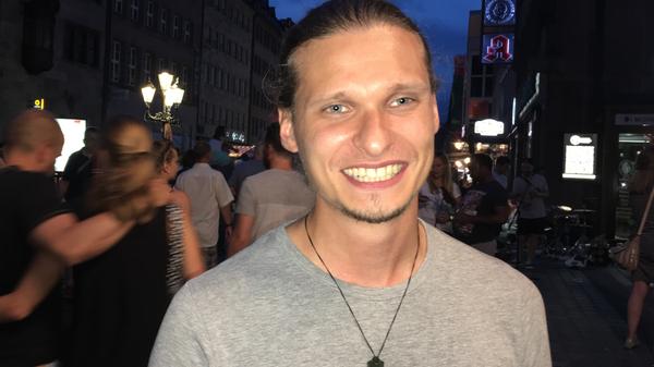 Pavlo Sesa (27): "Bis jetzt war ich jedes Jahr auf dem Bardentreffen. Es ist immer eine tolle Veranstaltung mit guten Bands. Das Festival hat ein besonderes Feeling. Man läuft durch die Straßen und sieht Menschen, die zeigen, was sie drauf haben. Es ist nicht so Mainstream und ich finde es toll, dass jeder mitmachen kann."