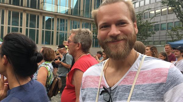 Kai Birkenstock (34): "Das ist das Geilste, was es in Deutschland gibt. Es gibt nichts Vergleichbares – zumindest in der Qualität. Für alles andere muss man Eintritt zahlen. Hier kann man einfach Musik kostenlos genießen. Das Bardentreffen ist jedes Jahr ein Highlight. Die Stimmung ist immer gut und die Leute sind relaxed."