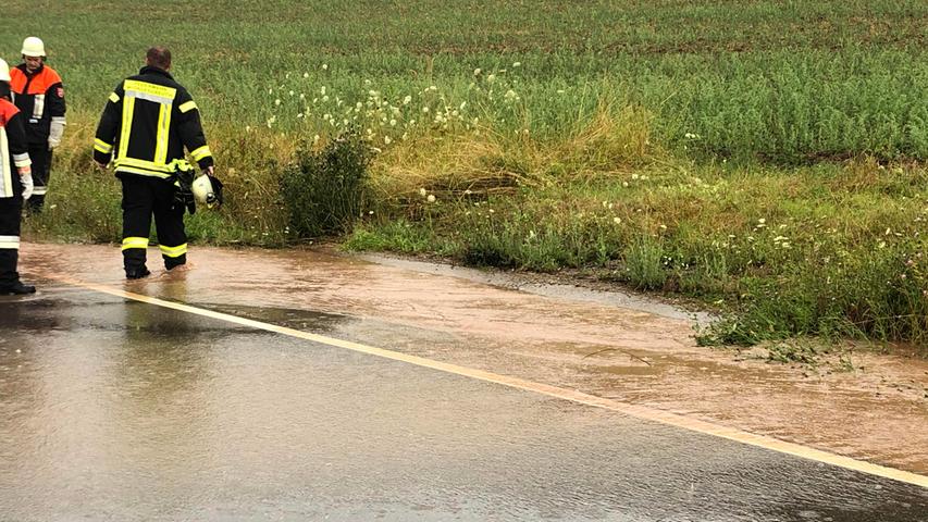 Unwetter in der Region: Straßen und Keller in Franken voller Wasser