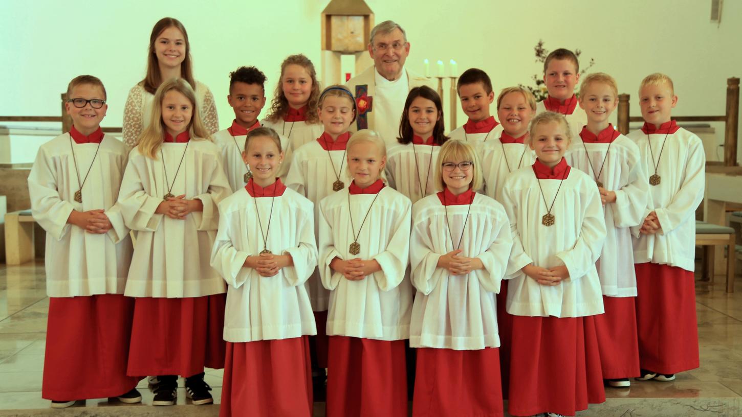 74 Ministranten gibt es in Obertrubach. 17 Jungen und Mädchen meldeten sich nach der ersten heiligen Kommunion für den Dienst am Altar.