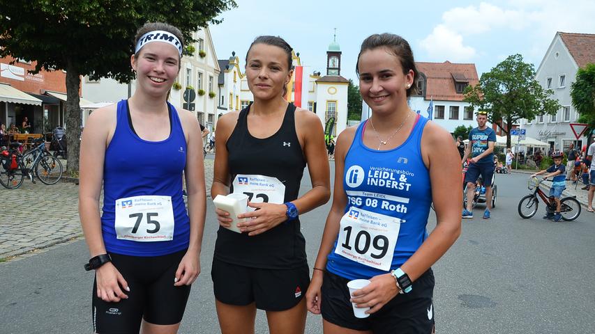 Bei den Damen war Barbara Meyer (Mitte) die Schnellste des Hobbylaufes, Elaine Degen (re.) wurde Zweite und Anna Suta (li.) Dritte.