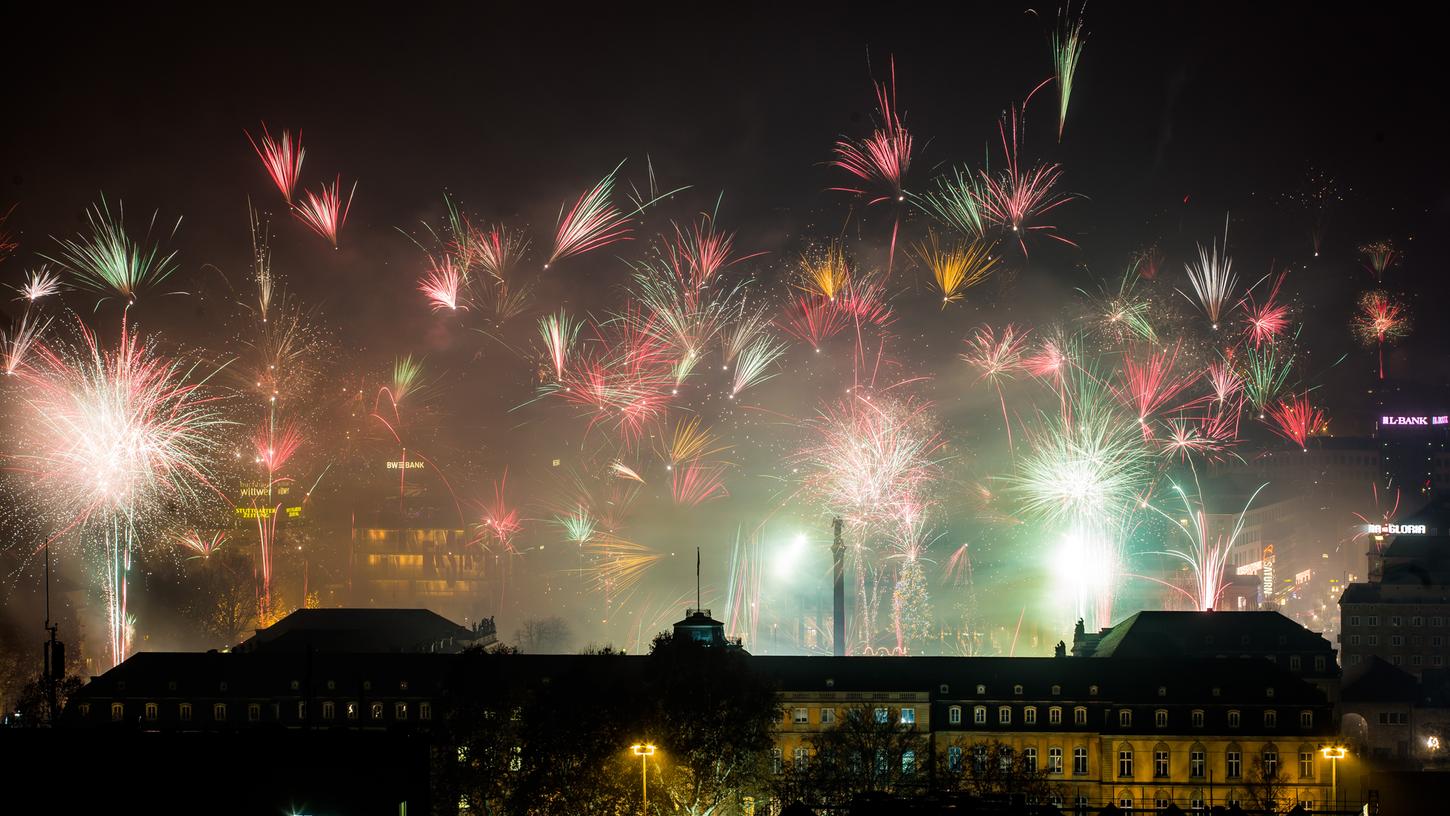 Reichlich Feuerwerk wird zur Feier des neuen Jahres in den Himmel vieler Großstädte abgefeuert.
