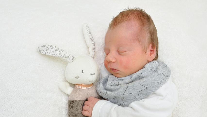 Der kleine Timo hat am 26. Juli in der Klinik Hallerwiese das Licht der Welt erblickt. Er wog nach seiner Geburt stolze 2580 Gramm bei einer Größe von 49 Zentimetern.