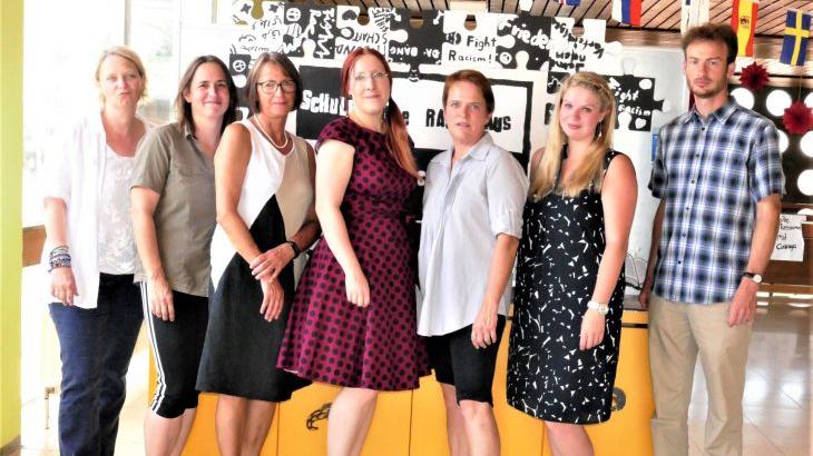 Sagen der Happurger Mittelschule für immer Adieu: Die scheidenden Lehrkräfte mit Schulleiterin Cosima Badewitz (3. von links). | Foto: M. Münster Sagen der Happurger Mittelschule für immer Adieu: Die scheidenden Lehrkräfte mit Schulleiterin Cosima Badewitz (3. von links). | Foto: M. Münster